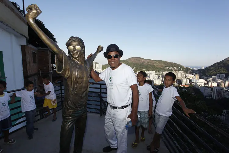 Michael Jackson: a escultura foi inaugurada um ano depois que o rei do pop morreu (Wagner Meier/Getty Images)