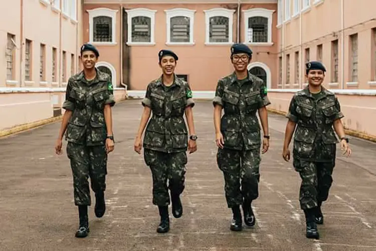 Mulheres do Exército Brasileiro que fazem parte do projeto EsPCEx (Projeto EsPCEx/ Facebook/Divulgação)