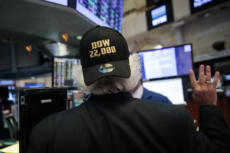 Dow Jones: na semana, o Dow Jones subiu 1,2%, o S&P 500 avançou 0,2% e o Nasdaq recuou 0,4% (Drew Angerer/Getty Images)