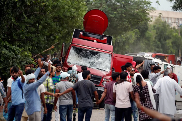 Protestos: "há quatro mortos e feridos. Tentamos recuperar o controle da situação", afirmou uma fonte da polícia (Cathal McNaughton/Reuters)