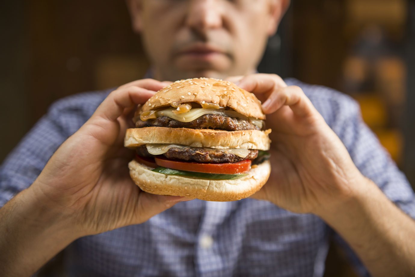 Aumenta o consumo de fast food no Brasil, e cai o de arroz e feijão