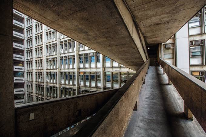 UERJ, símbolo da penúria do Rio, retoma as aulas