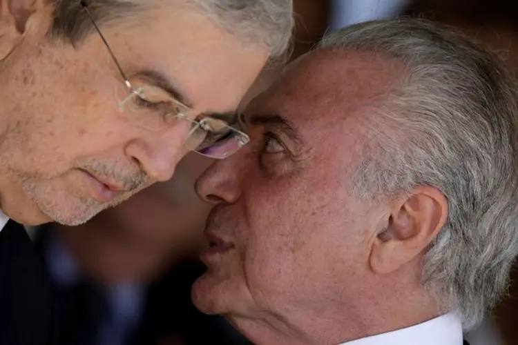 Temer e Imbassahy: "Só quem trata com o Imbassahy é metade do PSDB", ironizou o senador (Ueslei Marcelino/Reuters)