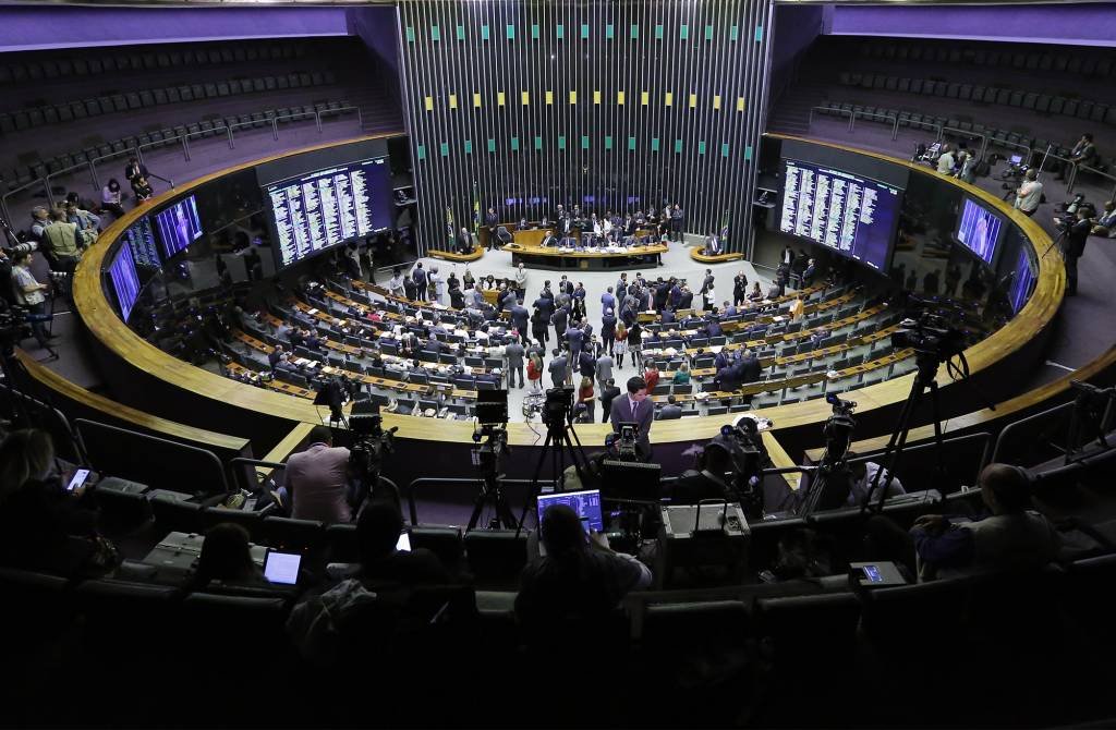 Líderes fecham acordo e Câmara deve votar PEC do fundo eleitoral