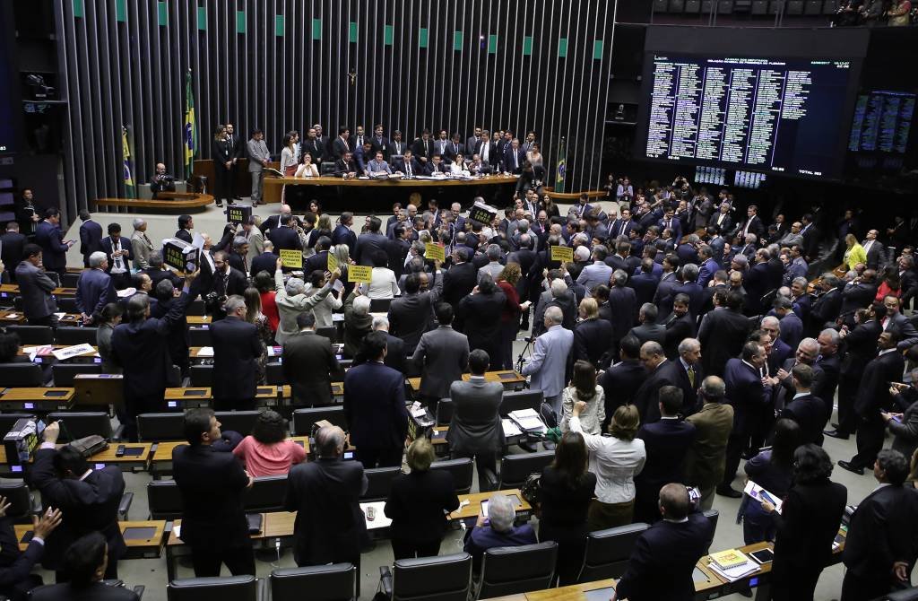 Distritão valerá nas eleições de 2018 e 2020