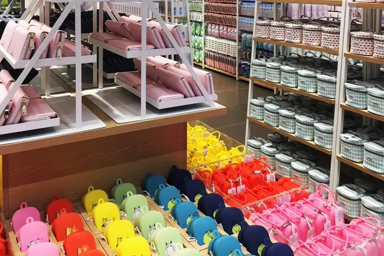 Miniso: todos os itens são de marca própria. A maioria custará R$ 9,90, mas os preços começam em R$ 3 e podem chegar a R$ 200 (Miniso/Divulgação)