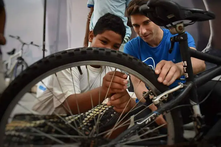 Leandro Sauer, diretor da Decathlon: objetivo é se aproximar das comunidades e estimular o gosto pela bike  do conserto à prática (Decathlon/Divulgação)