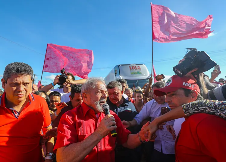 Lula: visita a Pernambuco será marcada por atos com sua base de eleitores; na foto, caminhada na cidade de São Domingos, na Bahia, na última segunda-feira (Ricardo Stuckert/PT/Divulgação)