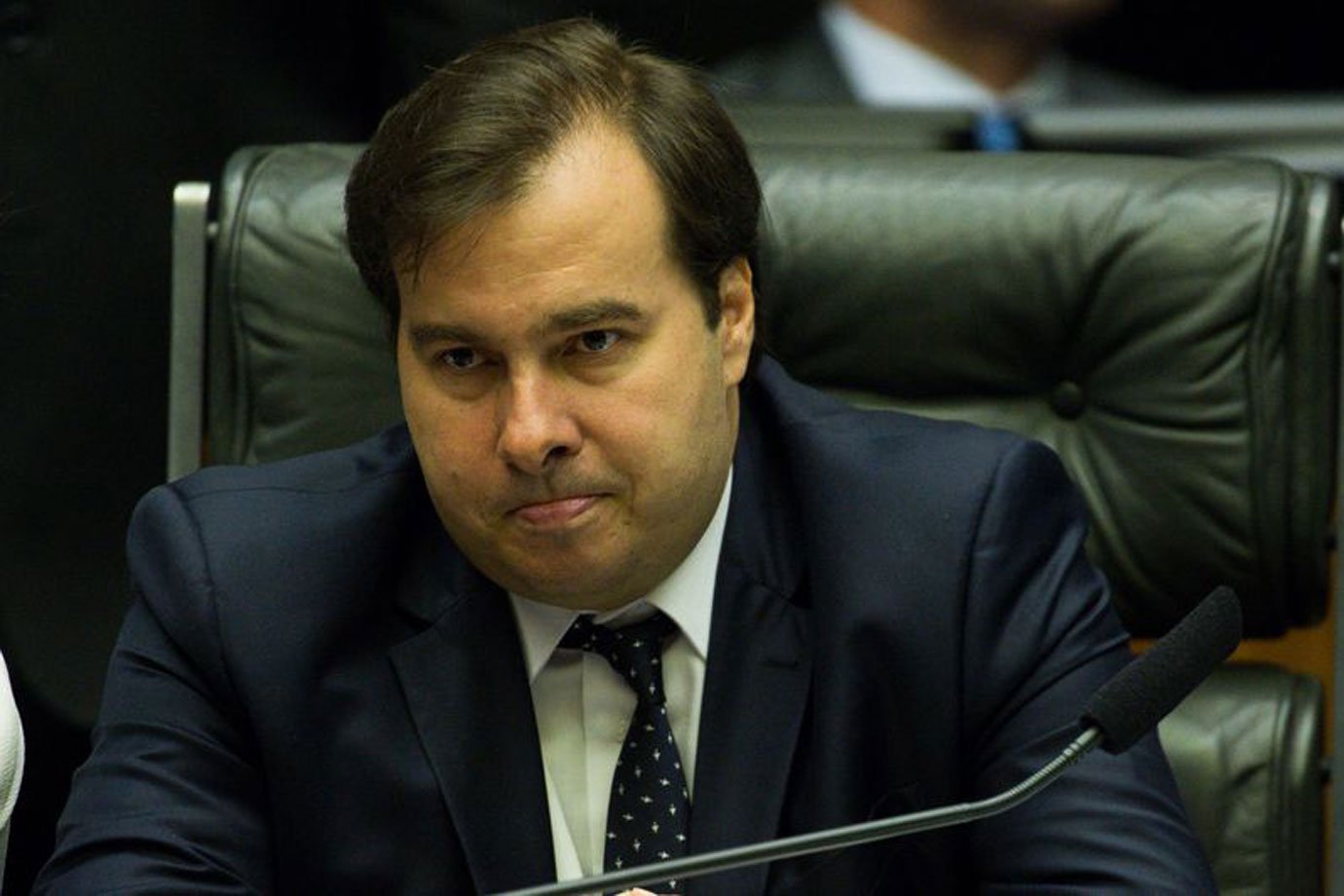 Rodrigo Maia abre sessão para votar destaques da MP do Refis