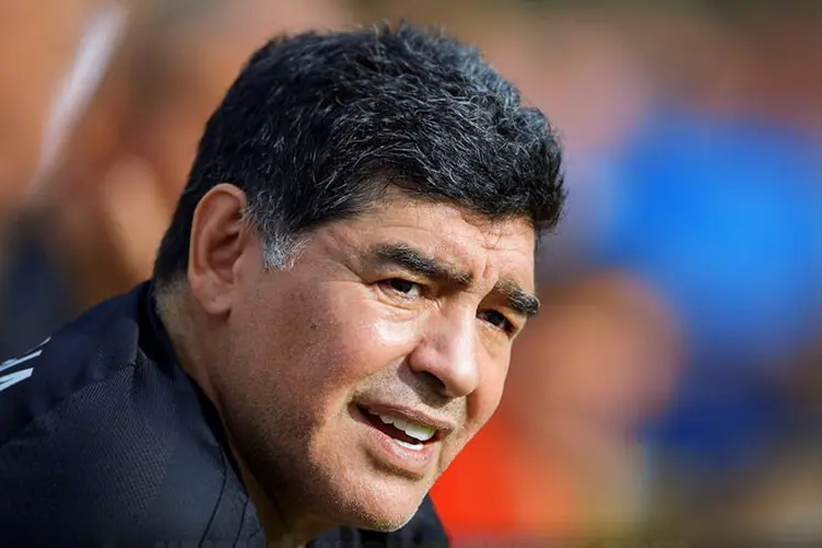 Maradona: a partida servirá para inaugurar o campo de futebol de uma escola no município de Guararema (Diego Maradona/Facebook/Divulgação)