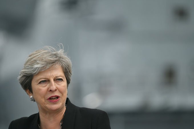 Theresa May pede "ações mais duras" contra a Coreia do Norte