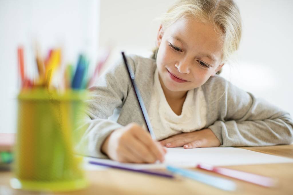 Livro escolar com conteúdo mais fácil para meninas gera polêmica