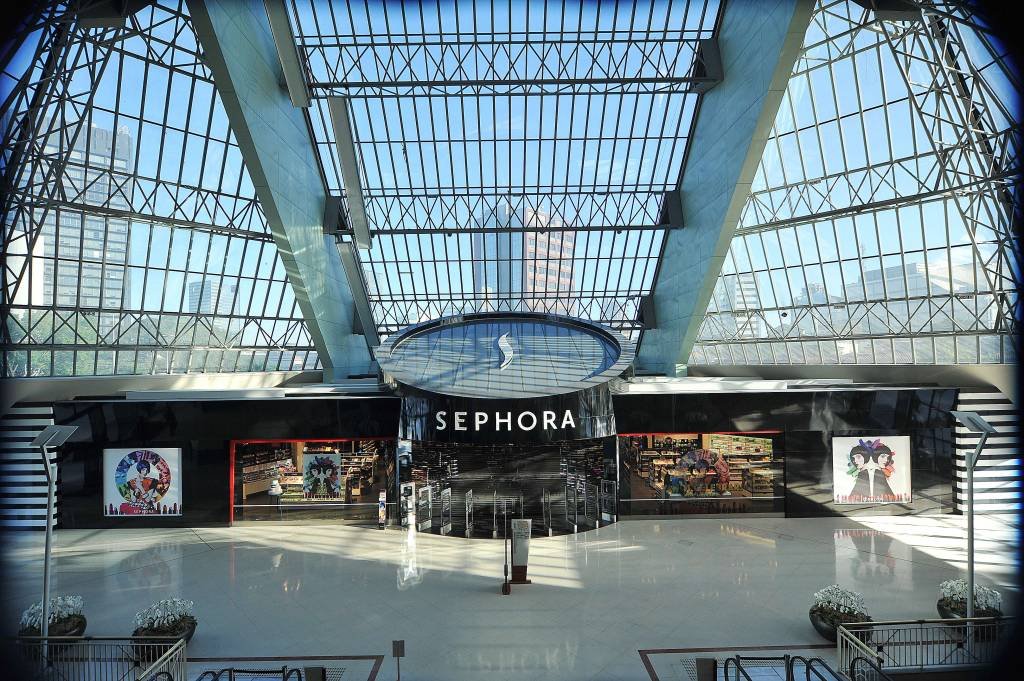 Sephora: um desafio foi encorajar consumidoras a entrarem nas lojas, grandes e cheias de produtos (Sephora/Divulgação)