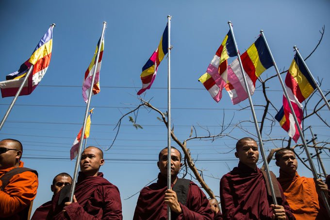 Seis budistas são mortos por supostos insurgentes em Mianmar