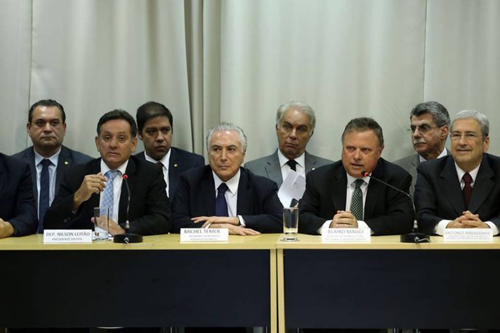 Temer faz aceno a ruralistas e deputados favoráveis à denúncia