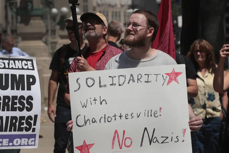 Protestos: no sábado Trump repudiou o que chamou de "esta demonstração flagrante de ódio, intolerância e violência de muitos lados" (Scott Olson/Getty Images)