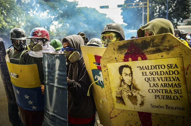 Venezuela: Não faltam somente os bens de primeira necessidade nos supermercados da cidade, mas é difícil encontrar também dinheiro em espécie