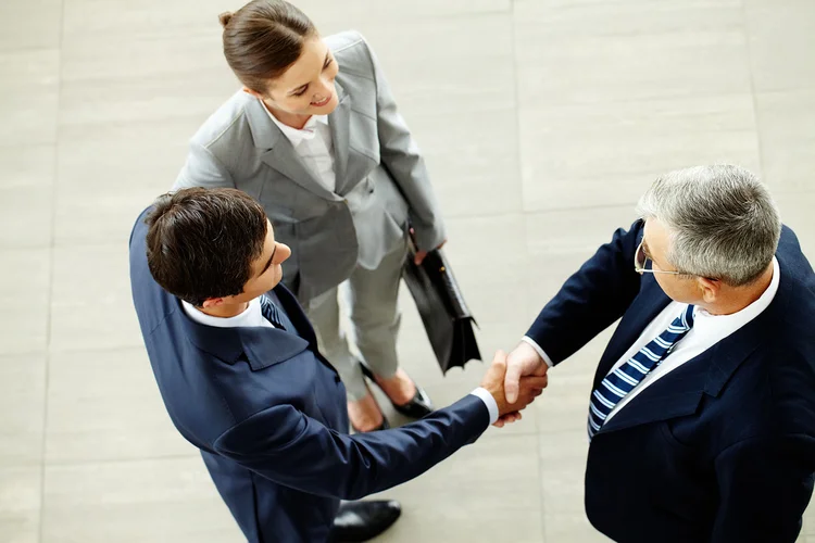 Networking: encontre com as pessoas, a conversa cara a cara faz toda a diferença. (foto/Thinkstock)