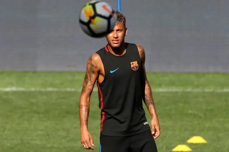 Neymar: participou de treinos e se despediu de seus companheiros no clube (Mike Segar/Reuters)