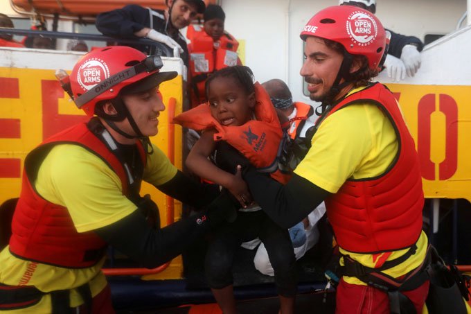 Barco com 70 refugiados é interceptado no Mar Negro na Romênia