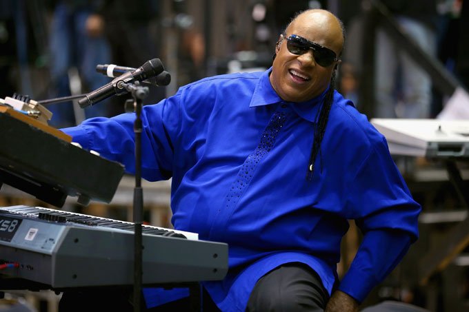 Stevie Wonder vai comandar show de combate à pobreza