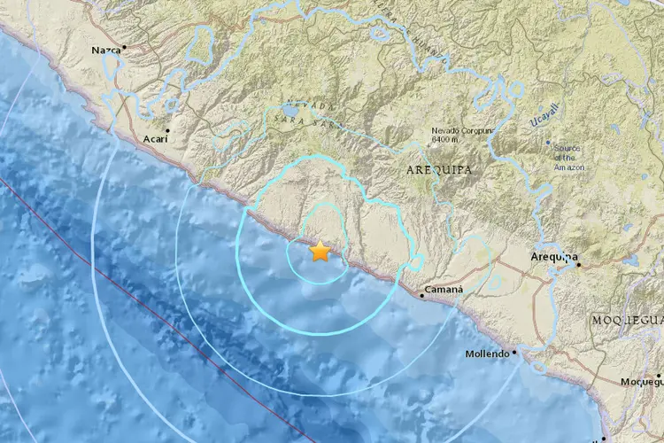 Terremoto: o terremoto também provocou desabamentos na estrada Pan-Americana Sul (USGS/Reprodução)
