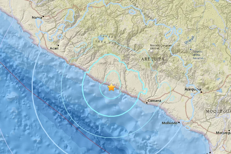 Terremoto: o terremoto também provocou desabamentos na estrada Pan-Americana Sul (USGS/Reprodução)