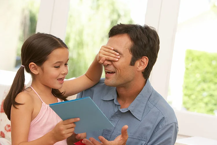 Dia dos Pais: "quando nossos filhos nasceram, meu marido não precisou se preocupar se a sua carreira teria algum prejuízo pelo fato de ter se tornado pai" (Andrew Olney/Thinkstock)