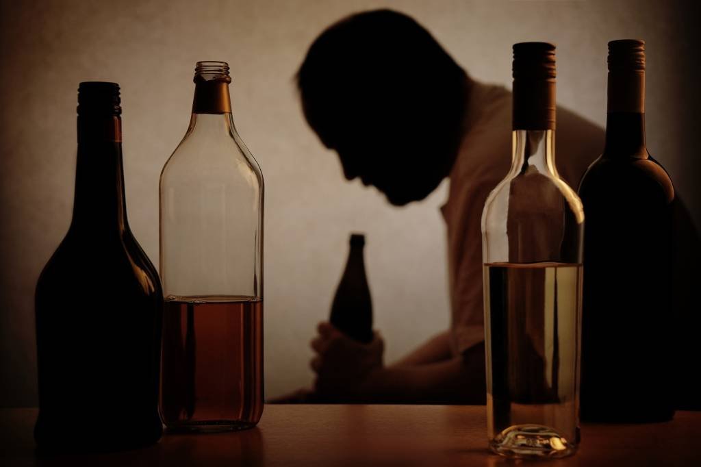 Álcool: cerca de 12,6 por cento dos adultos relataram um consumo de risco durante o ano anterior em 2012-13 (iStock/Thinkstock)