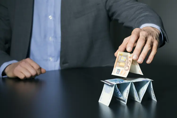 Pirâmide financeira: Desconfie de negócios tentadores, mas que exigem algum pagamento antecipado (ronstik/Thinkstock)