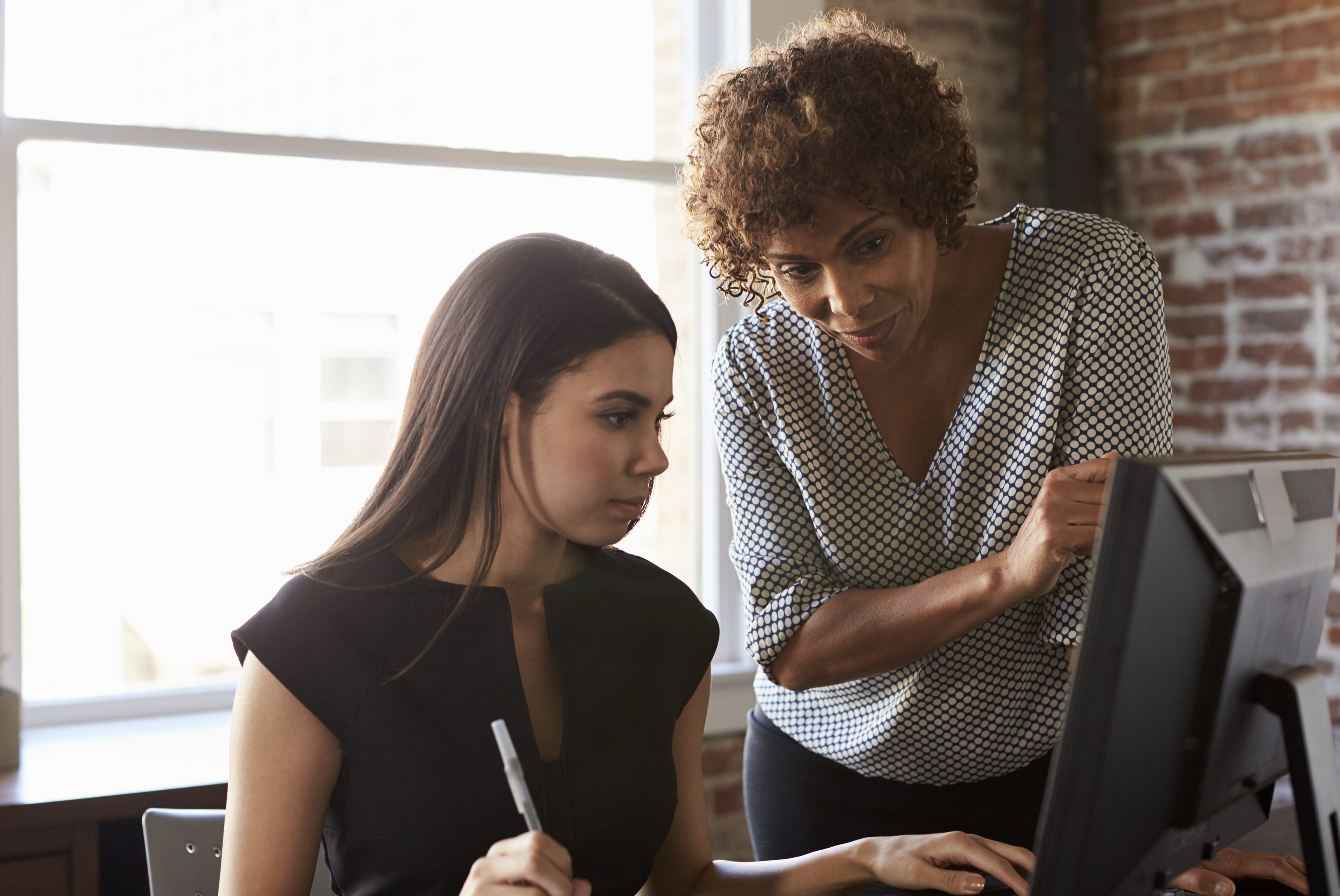 USP oferece curso de programação para mulheres; saiba como se inscrever