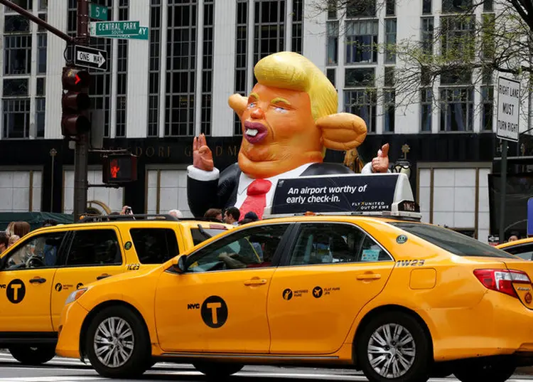 Protesto Contra Trump: o presidente americano, agora, chamou os grupos nazistas de repugnantes (Brendan McDermid/Reuters)