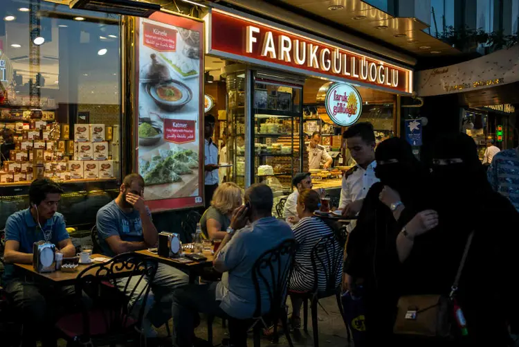 Rede de Baklava na Praça Taksim: uma das 950 companhias desapropriadas pelo governo de Erdogan (foto/The New York Times)