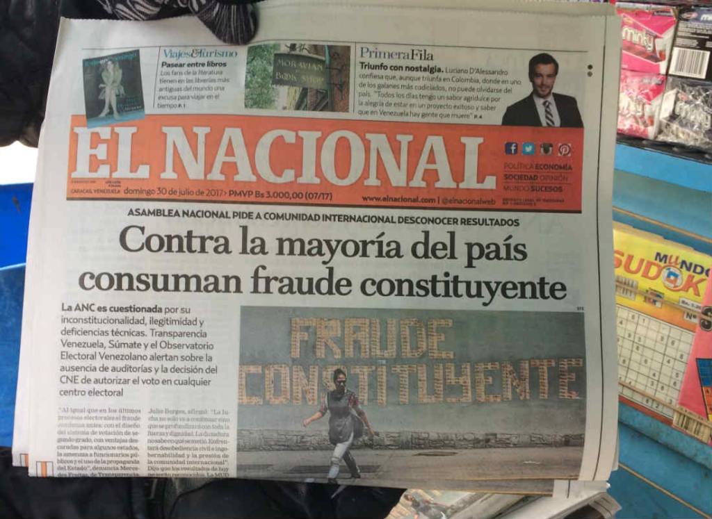 Capa do El Nacional: com tiragem de 10.000 exemplares, jornal recebe doação de papel inclusive do Brasil (Lourival Sant'Anna/Exame)