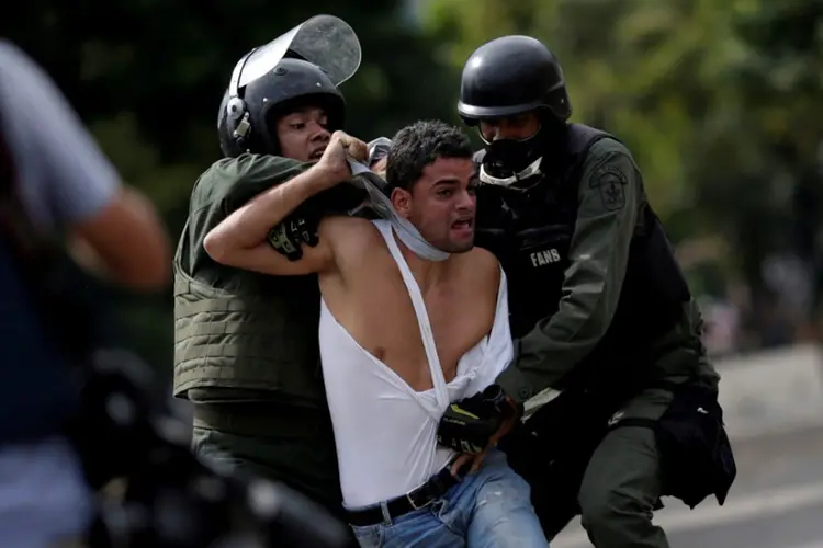 Protestos na Venezuela: 46 mortes foram atribuídas às forças de segurança e 27 a grupos armados pró-governo (Ueslei Marcelino/Reuters)