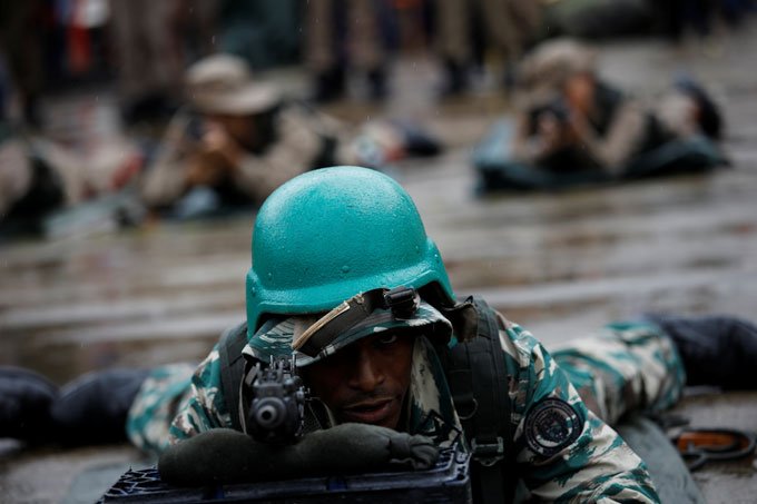Venezuela faz manobras de combate durante exercícios militares