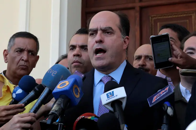 Julio Borges, presidente do Parlamento venezuelano, denunciará fraude na eleição para a Constituinte (Marco Bello/Reuters)
