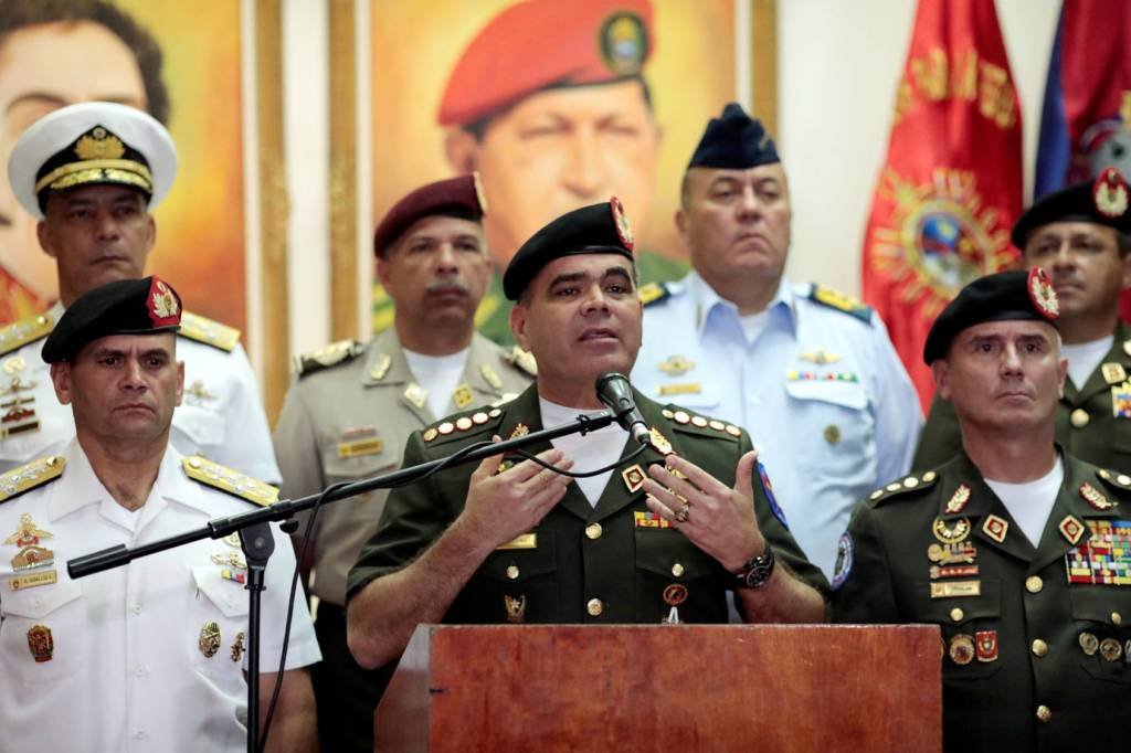 Governo venezuelano procura responsáveis por atacar base militar