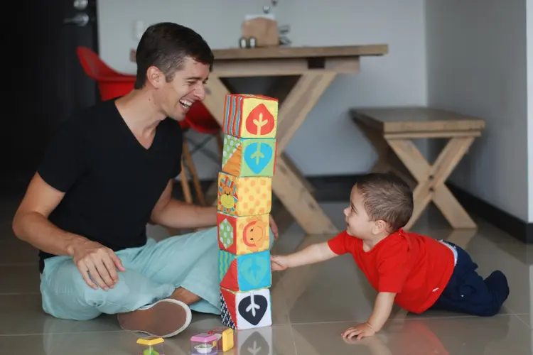 O empreendedor francês Thomas Allier com seu filho Simon (Foto/Divulgação)