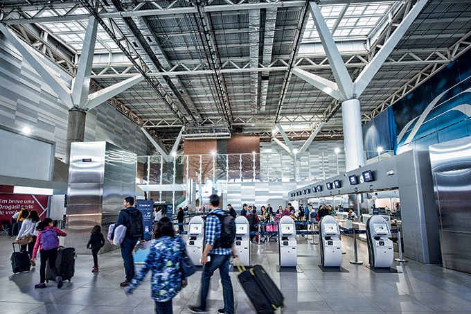 Pelo menos seis aeroportos estão sem combustível