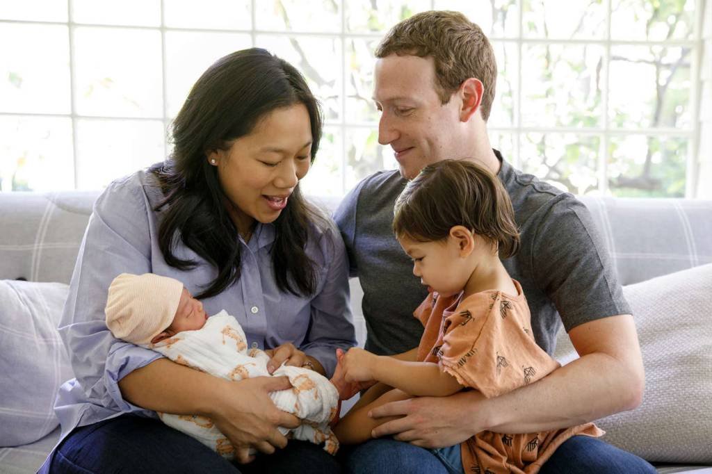 Mark Zuckerberg apresenta ao mundo sua segunda filha, August