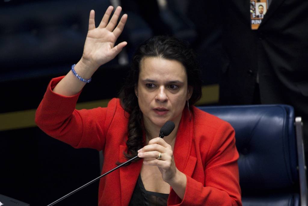 Janaína Paschoal recusa convite para ser vice na chapa de Bolsonaro