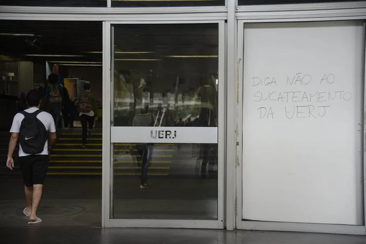 Campus Maracanã da Uerj apresenta sinais de deterioração, acúmulo de lixo e falta de verba pra instalação de equipamentos (Tânia Rêgo/Agência Brasil)