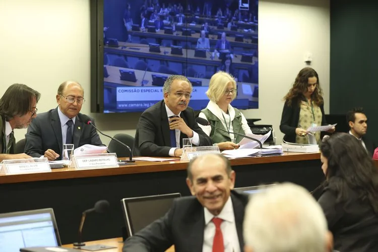 Comissão: ainda faltam oito destaques para serem discutidos (Valter Campanato/Agência Sebrae de Notícias)