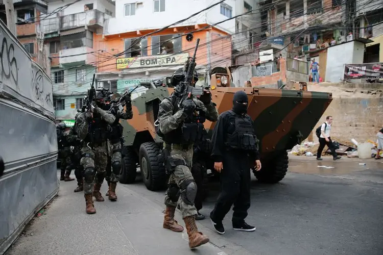 Operações das Forças Armadas em ocupação da Rocinha, no Rio de Janeiro (Fernando Frazão/Agência Brasil)