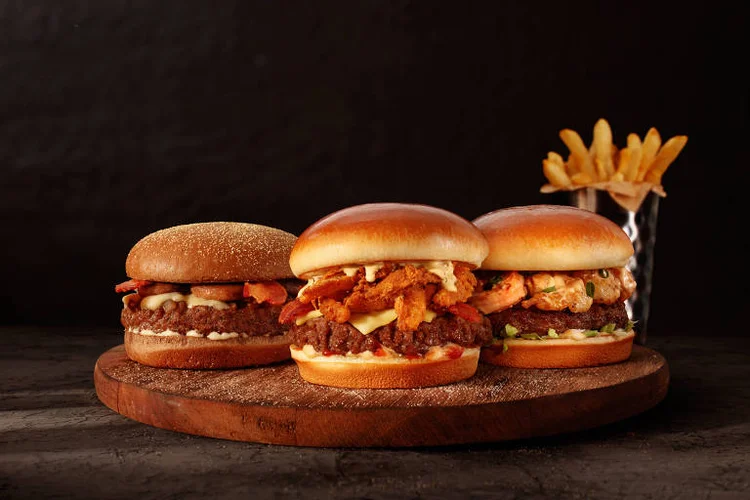 Novos lanches do Outback Brasil: hambúrgueres ficam até novembro no cardápio (Outback/Divulgação)