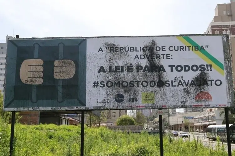 Outdoors tinham como alvo o ex-presidente Luiz Inácio Lula da Silva (Foto/Divulgação)