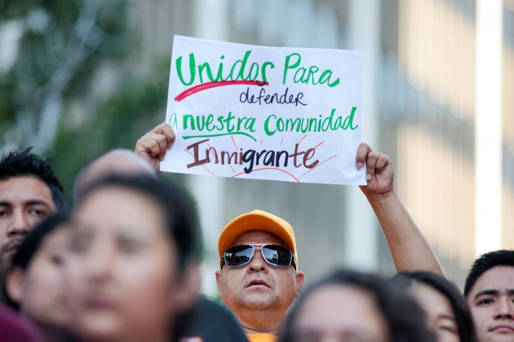 Legisladores e ativistas exigem lei migratória para 'dreamers'