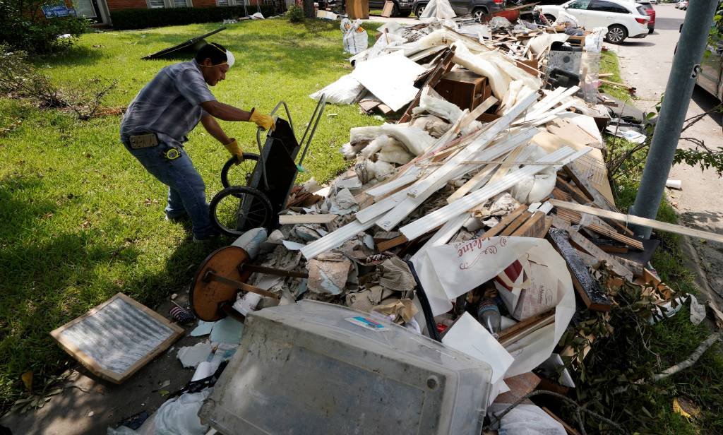 Enchentes inundam ao menos 5 depósitos de lixo tóxico nos EUA