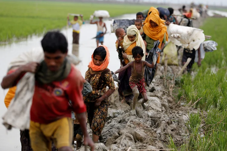Desde 2017, mais de 700.000 rohingyas fugiram da violência dos militares birmaneses e das milícias budistas (Mohammad Ponir Hossain/Reuters)